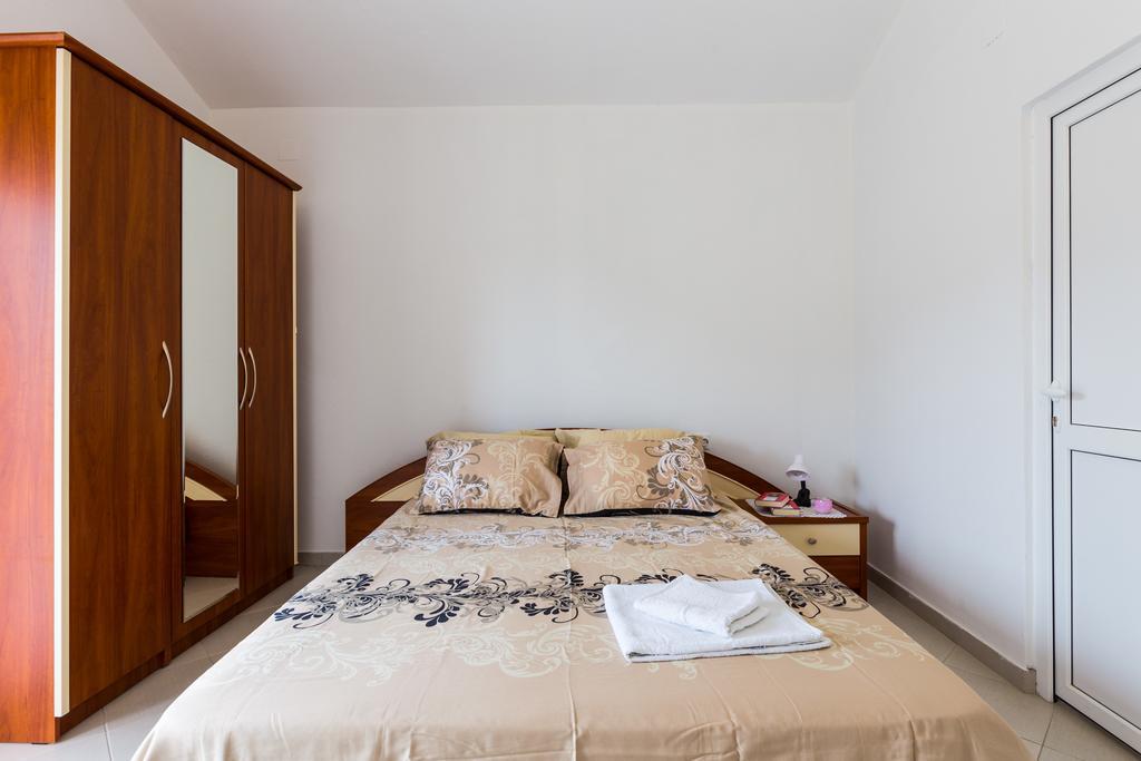 Apartments Sofia Sutomore Bagian luar foto